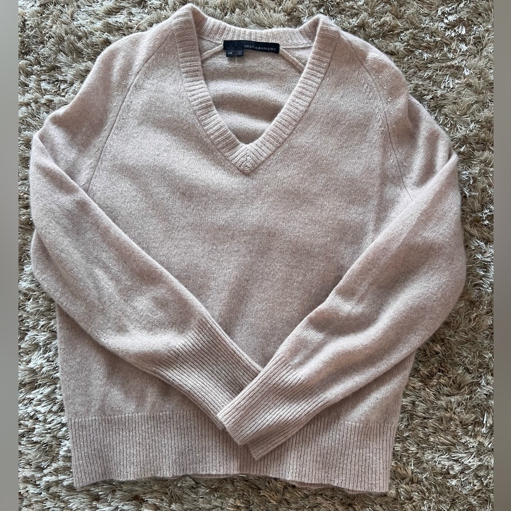 360 Cashmere Bare V-Neck Sweater Size XS/S Mint Condition😍😍😍